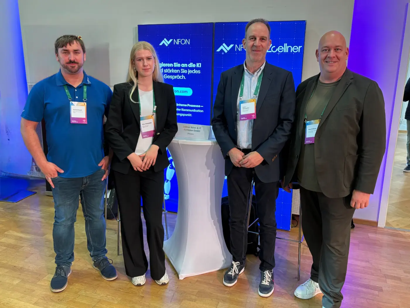 Danilo Brandt, Elisa Heimstädt, Peter Gemander und Uwe Ortlepp am Stand von Zöllner und NFON in Bautzen